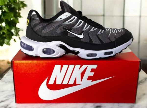 Tênis Nike Air Max TN, preto