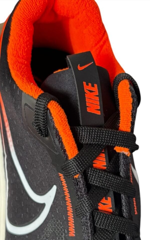 Tênis Nike, preto e laranja - Imagen 3