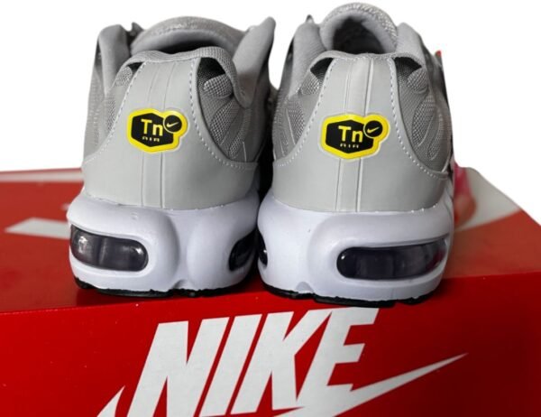 Tênis Nike Tn, cinza - Imagen 2