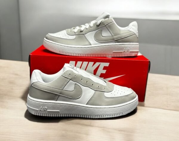Tênis Nike Air Force, branco/cinza