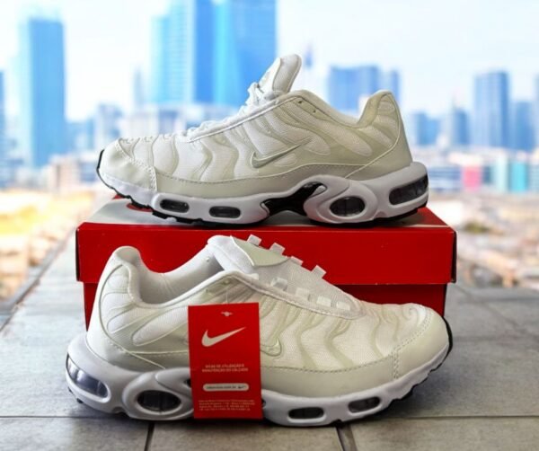 Tênis Nike Air Max Plus, branco